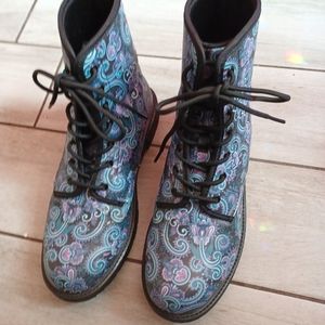 Womens work 👢 boot...so cute...so special Doc Martin like blue Paisley 💙 boots